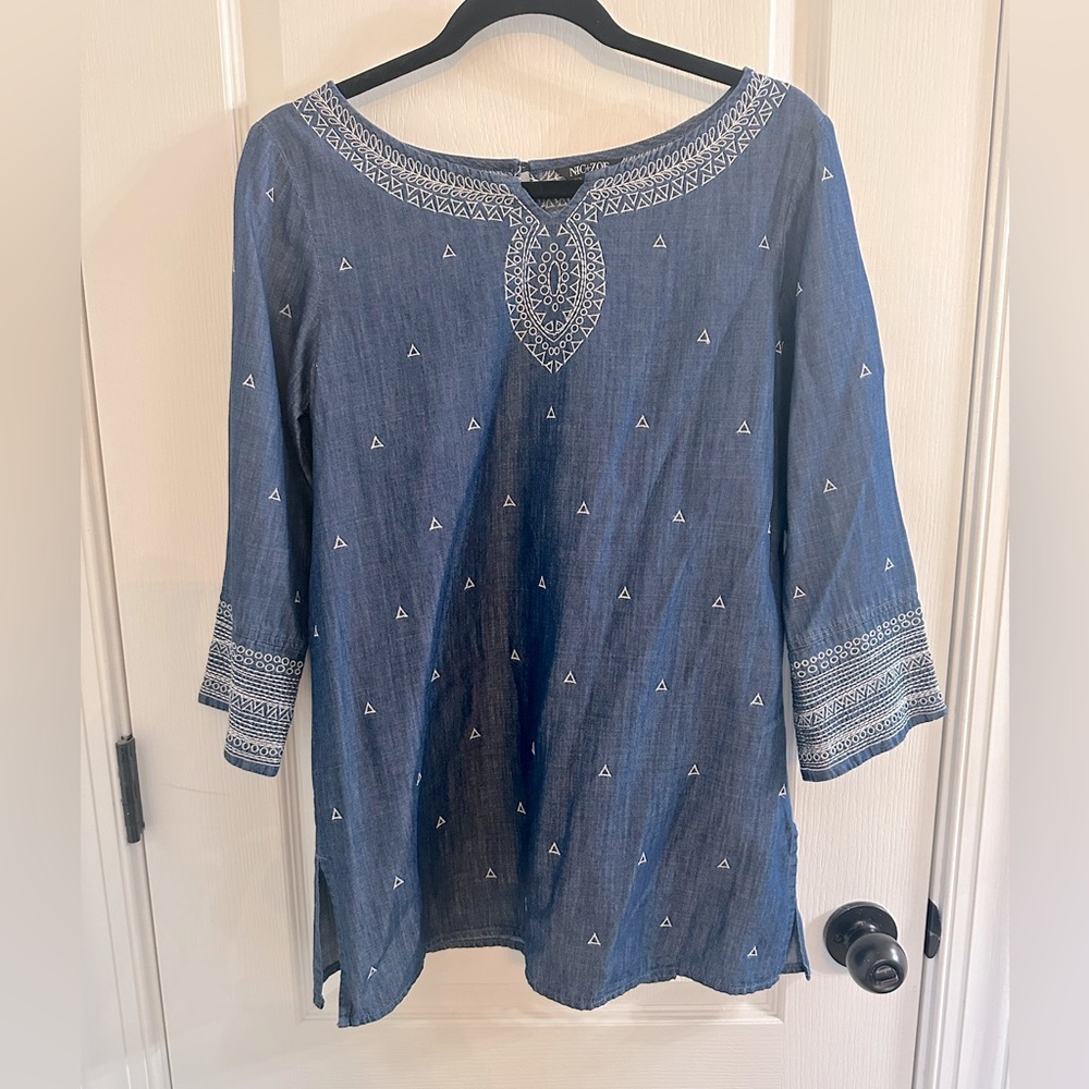 Nic & Zoe Blue Jean with White Design Tunic - size small